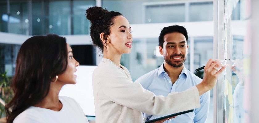 Como escolher uma agência de relações públicas para aumentar sua visibilidade na pesquisa de IA